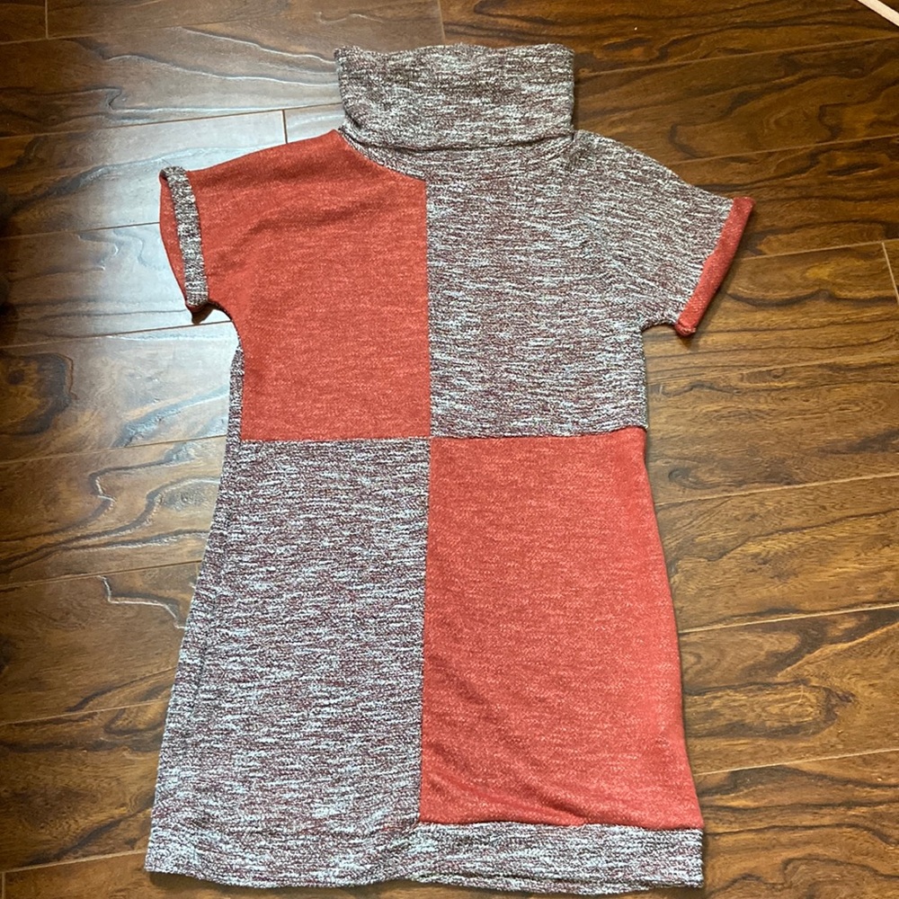NWOT Color block tunic in size M